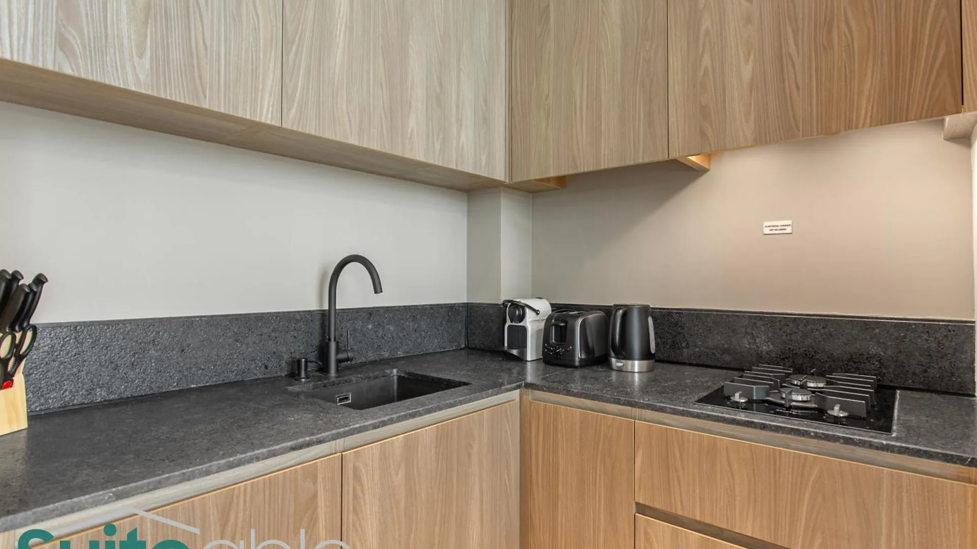 Urban Retreat Studio In The Autograph Jvc Dubai Apartment